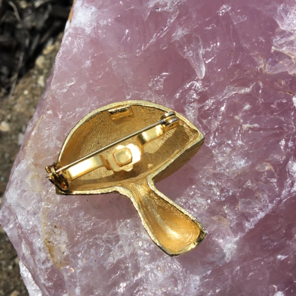 Little Vintage Gold Mushroom Brooch/Pin - Picture 4 of 4